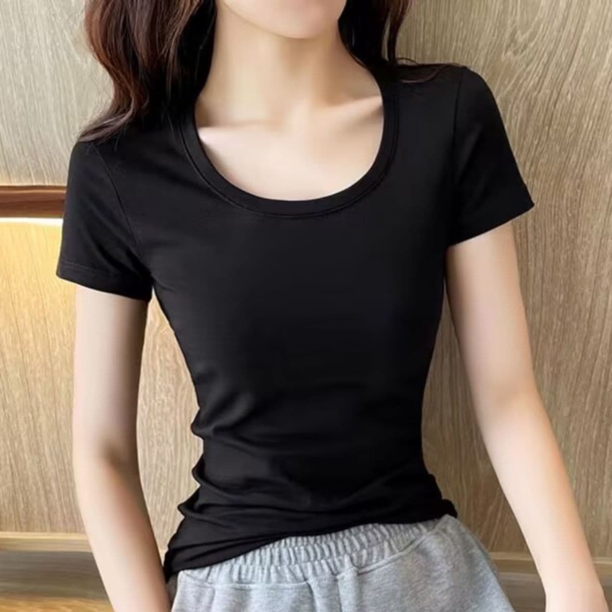 無地 Tシャツ 女性らしさ引き立つ丸首無地半袖