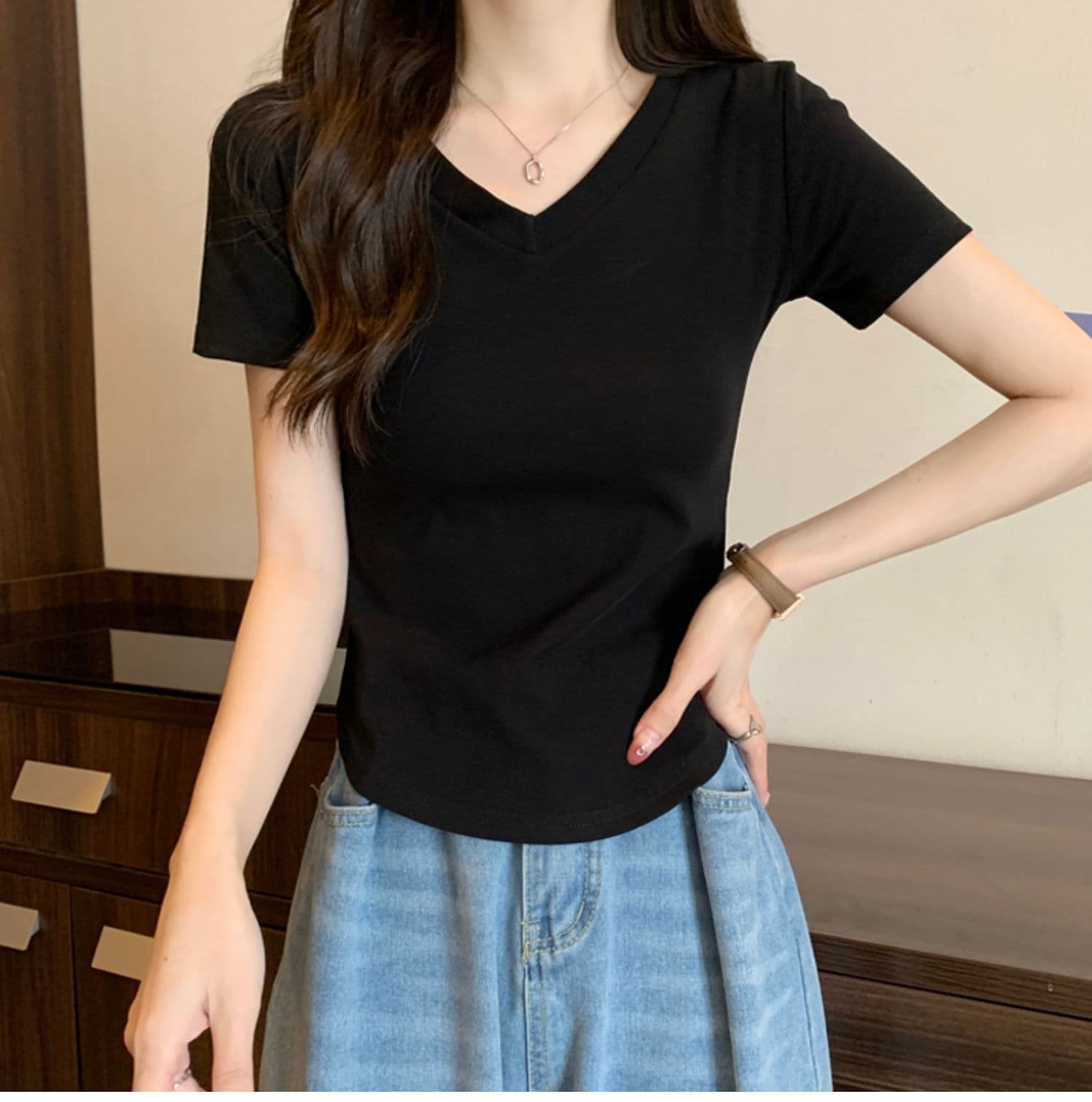 無地 Tシャツ すっきり着こなせる上質Vネック